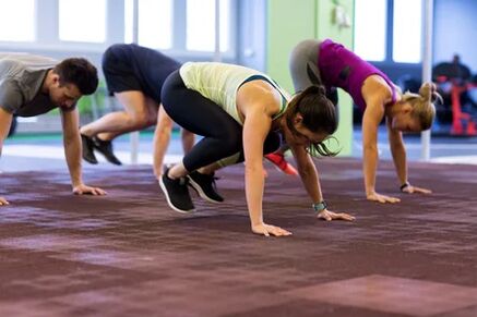 The group exercises Berpie
